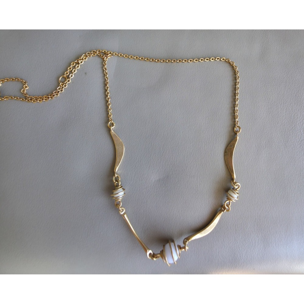 Sarah Coventry Signed Vintage Necklace Mod Arched Gold Chain Wrapped White Beads
